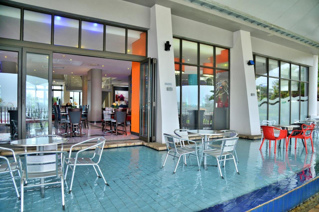 Bon Hotel Waterfront Ричардс Бей Екстериор снимка